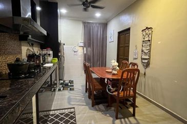 FULLY RENOVATED Rumah Teres 1.5 Tingkat @ EQUINE PARK Seri Kembangan  
