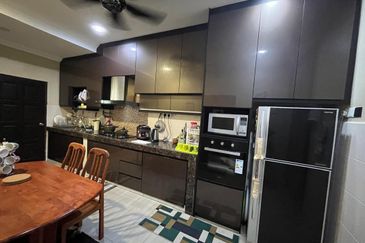 FULLY RENOVATED Rumah Teres 1.5 Tingkat @ EQUINE PARK Seri Kembangan  