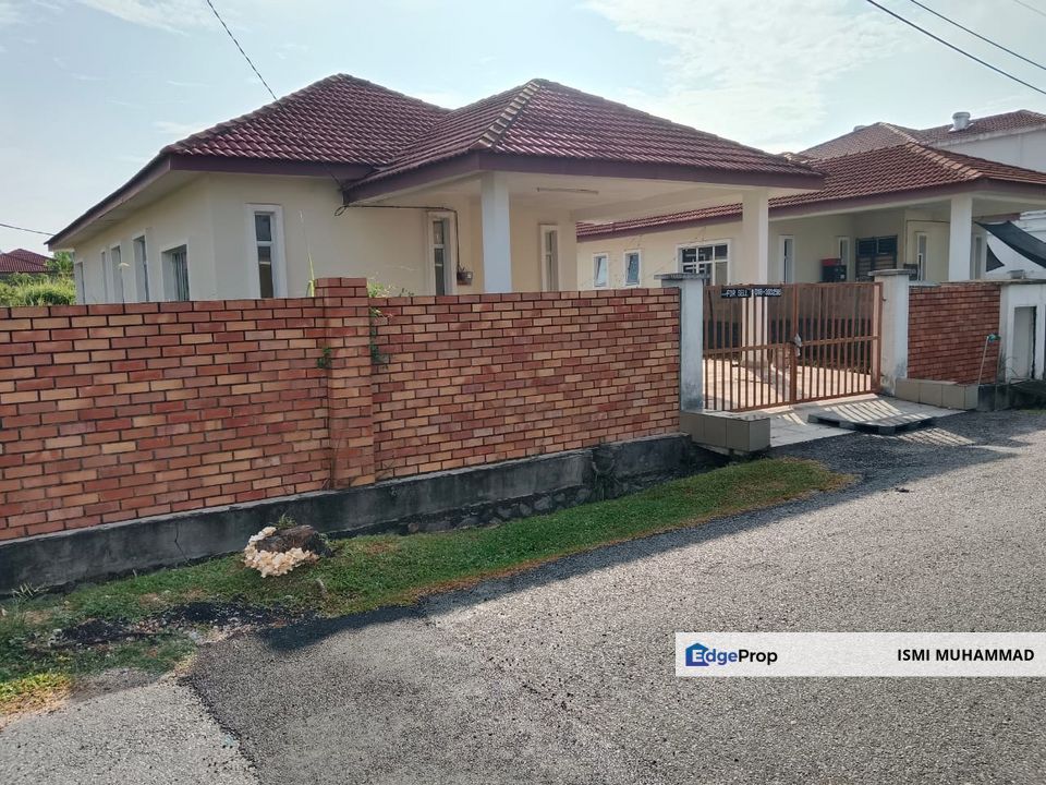 [ DEPAN SURAU + 4R2B ] Banglo Setingkat @ MAHKOTA HILLS Tasik Senangin, Lenggeng,, Negeri Sembilan, Lenggeng