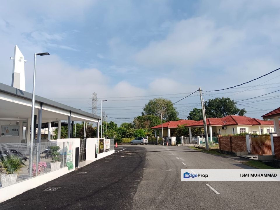 [ DEPAN SURAU + 4R2B ] Banglo Setingkat @ MAHKOTA HILLS Tasik Senangin, Lenggeng,, Negeri Sembilan, Lenggeng