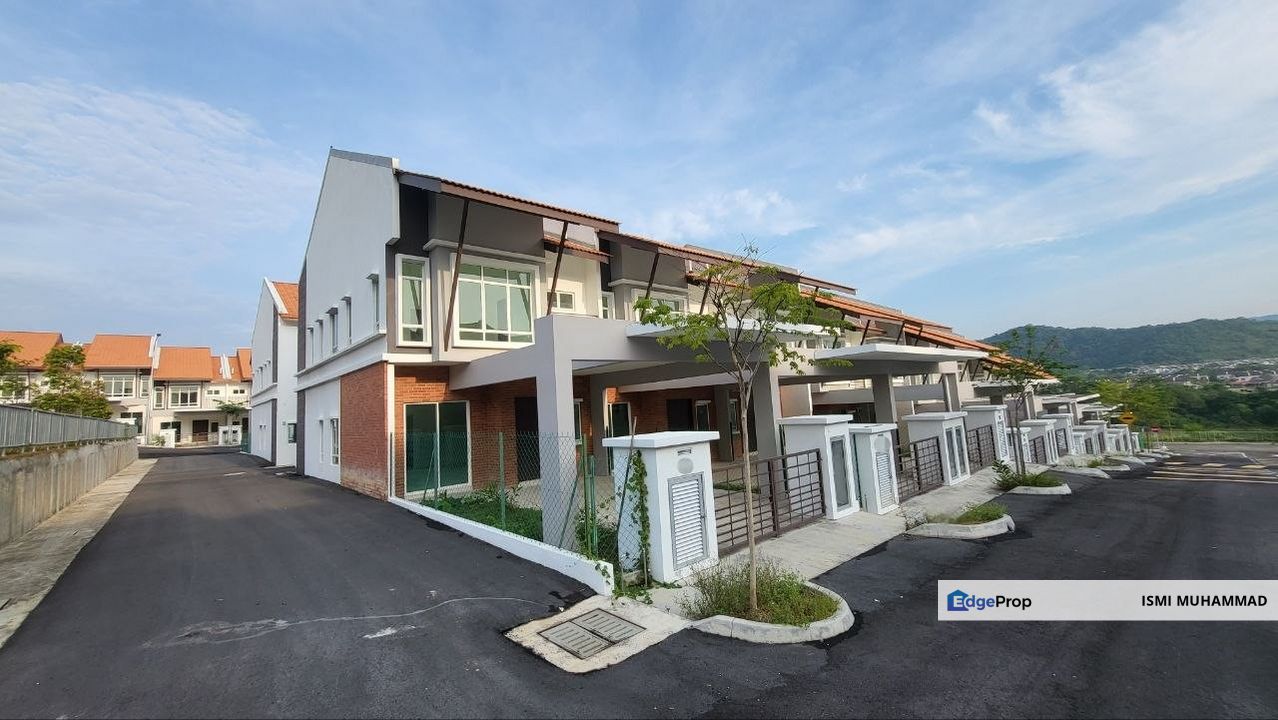 Taman Pinggiran Bayu, Seremban. Sebelah S2 Heights. Teres 2 Tingkat End Lot, Tepi Playground, Negeri Sembilan, Seremban