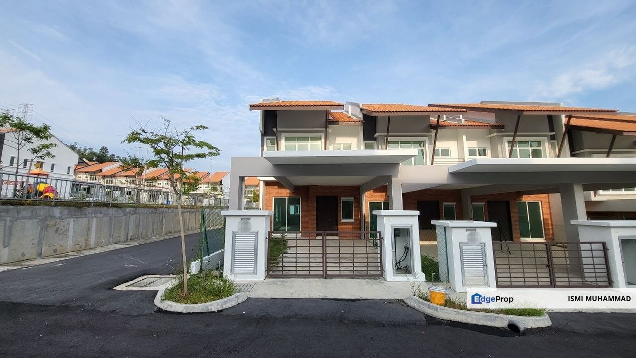 Taman Pinggiran Bayu, Seremban. Sebelah S2 Heights. Teres 2 Tingkat End Lot, Tepi Playground, Negeri Sembilan, Seremban