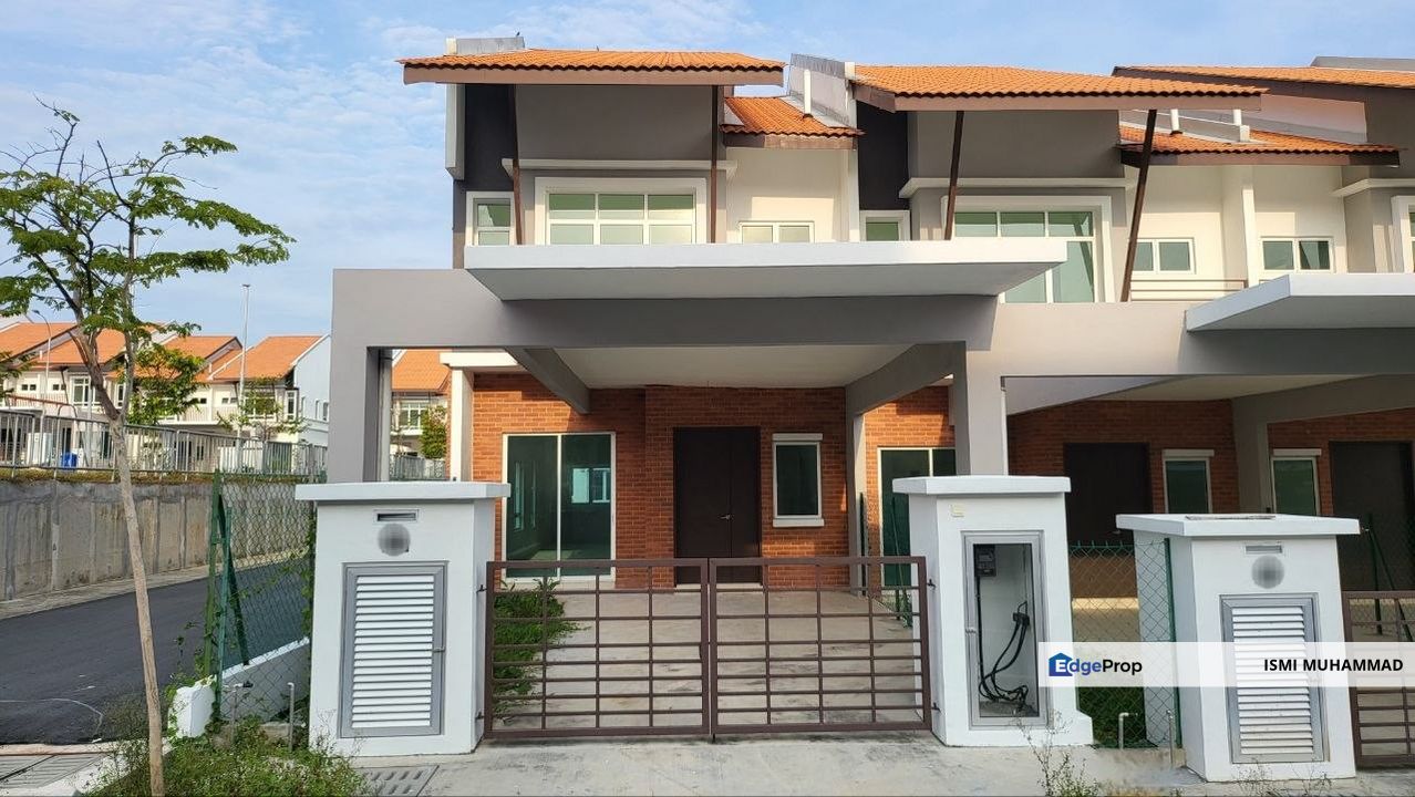 Taman Pinggiran Bayu, Seremban. Sebelah S2 Heights. Teres 2 Tingkat End Lot, Tepi Playground, Negeri Sembilan, Seremban