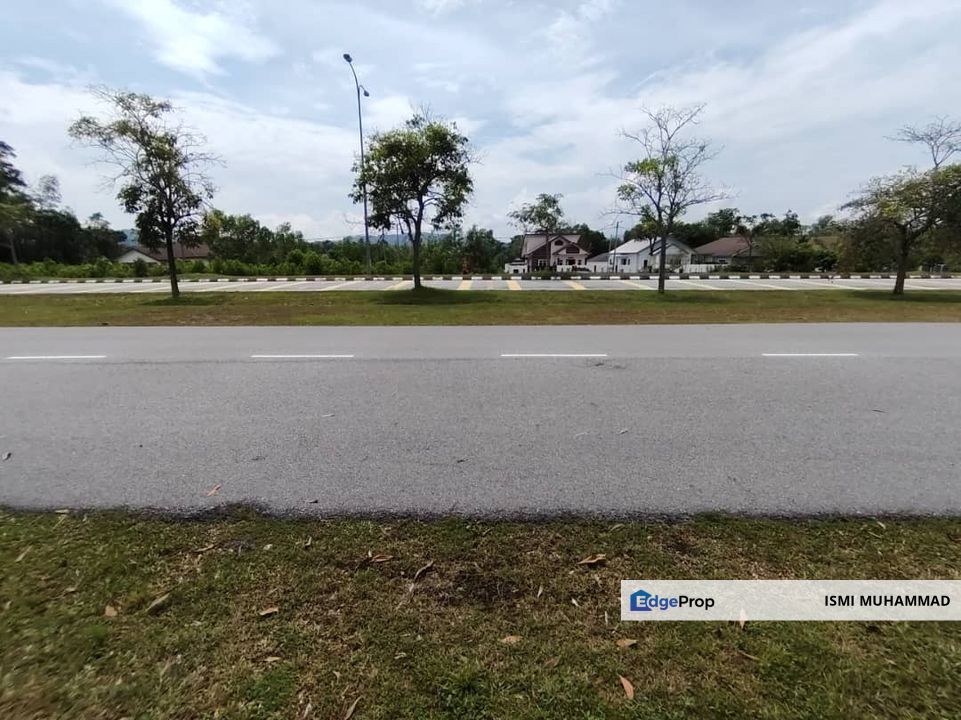 Bandar Tasik Senangin LENGGENG | Bungalow Lot | FACING OPEN MAIN ROAD @ FOR SALE, Negeri Sembilan, Lenggeng