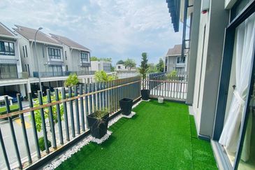 Crescent Park Townvilla