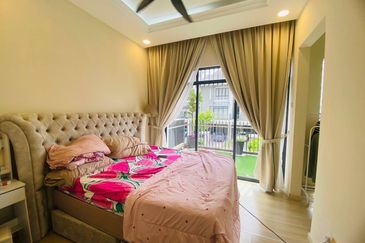 Crescent Park Townvilla