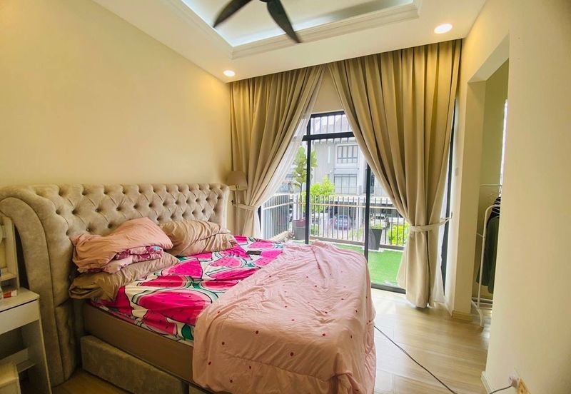 Crescent Park Townvilla