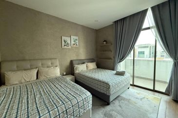 Lake Point Residence