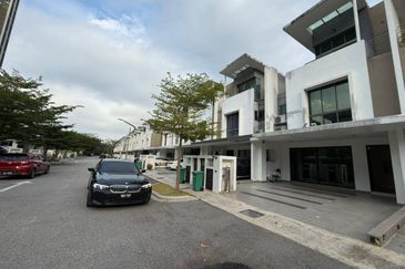 Lake Point Residence