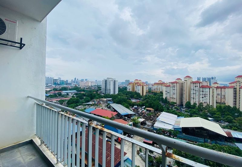 Zeta DeSkye Residence