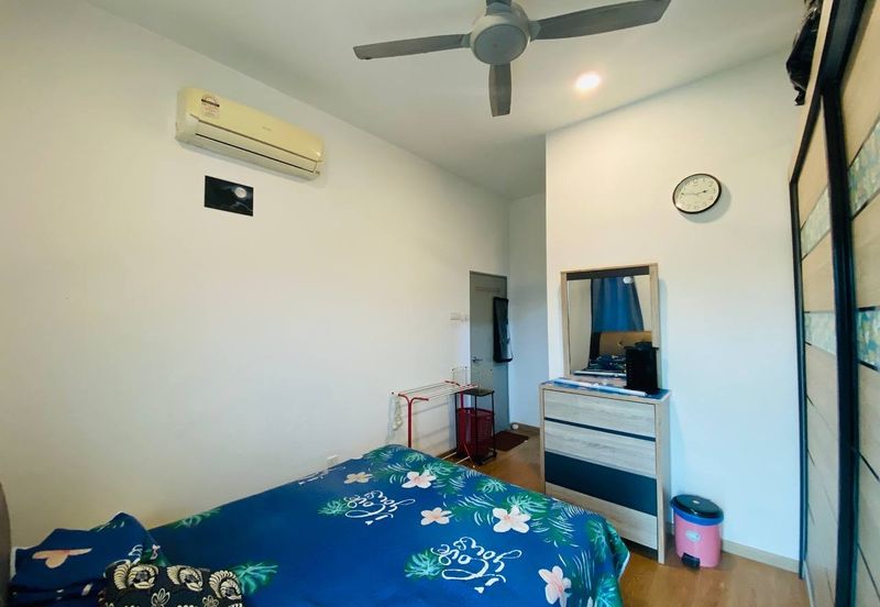 Zeta DeSkye Residence