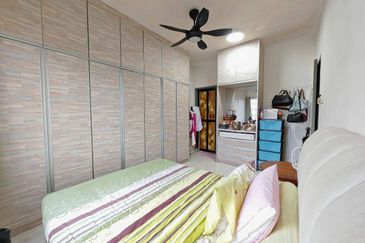 Angsana Apartment @ Taman Raintree