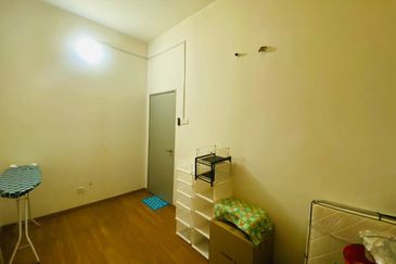 Zeta DeSkye Residence