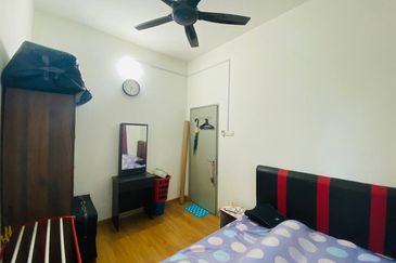 Zeta DeSkye Residence