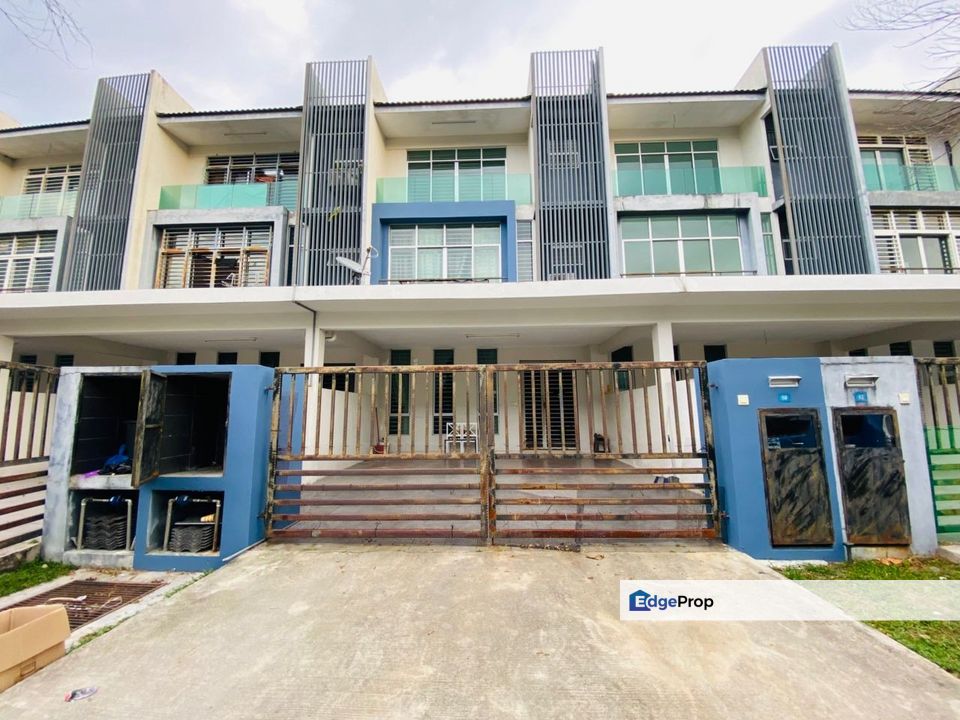 3 Storey Bangi Avenue with 7 Room Near Bangi Wonderland 20X70 For Rent, Selangor, Bangi