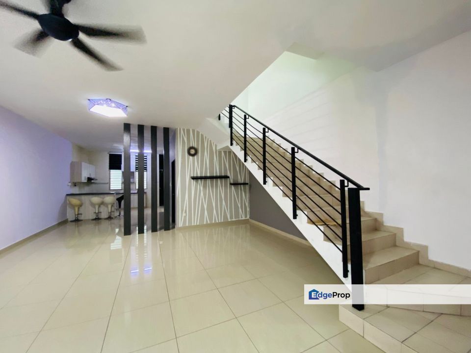 3 Storey Bangi Avenue with 7 Room Near Bangi Wonderland 20X70 For Rent, Selangor, Bangi