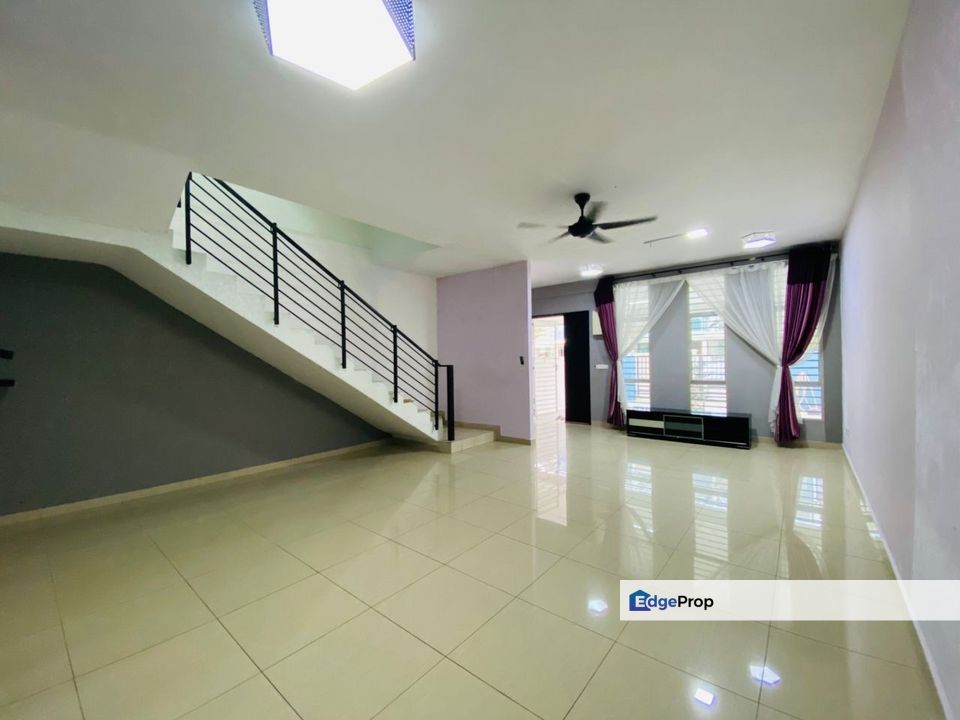 3 Storey Bangi Avenue with 7 Room Near Bangi Wonderland 20X70 For Rent, Selangor, Bangi