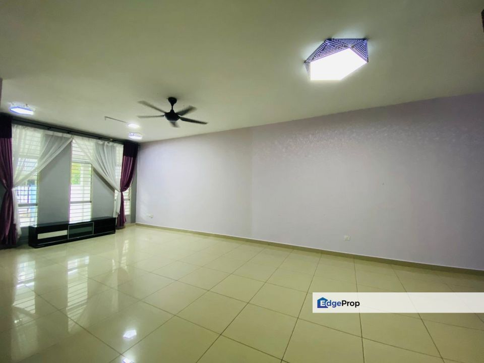 3 Storey Bangi Avenue with 7 Room Near Bangi Wonderland 20X70 For Rent, Selangor, Bangi