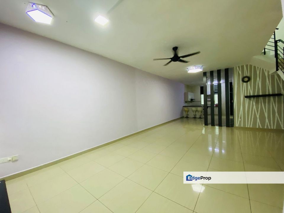 3 Storey Bangi Avenue with 7 Room Near Bangi Wonderland 20X70 For Rent, Selangor, Bangi