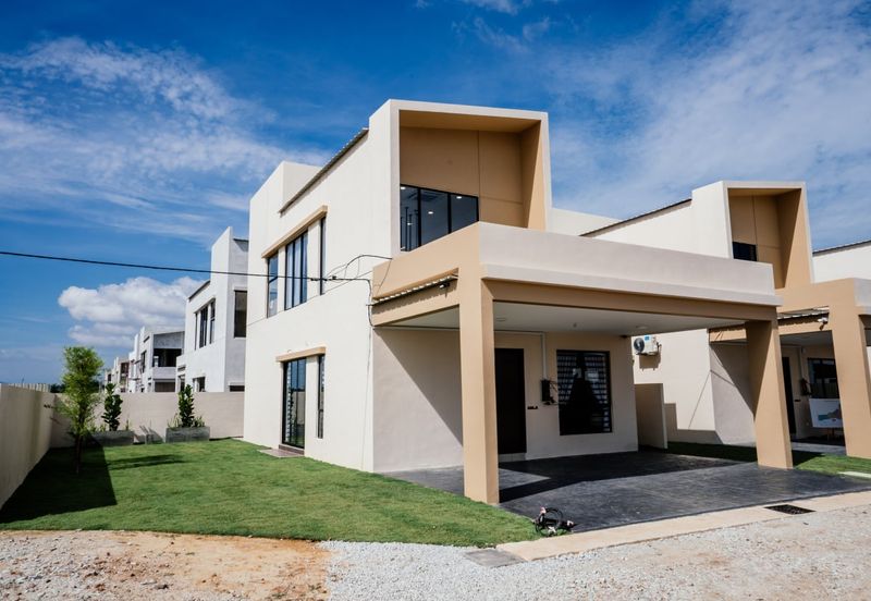 LA CASA LUNAS