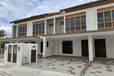 Setia Warisan Tropika (Belladonna)