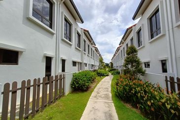 Setia Warisan Tropika (Belladonna)