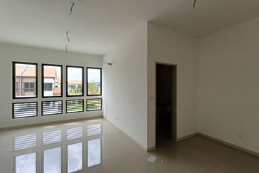 Setia Warisan Tropika (Belladonna)