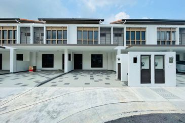 Setia Warisan Tropika (Belladonna)