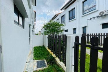 Setia Warisan Tropika (Belladonna)