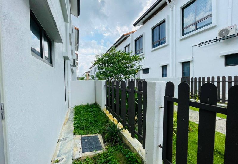 Setia Warisan Tropika (Belladonna)