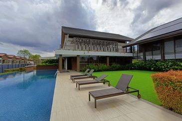 Setia Warisan Tropika (Belladonna)