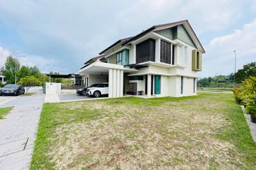 ALAMANDA TWIN VILLAS