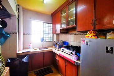 Kondo Rakyat (Desa Pantai Flat)