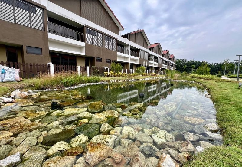 Setia Warisan Tropika (Belladonna)