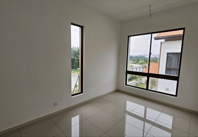 Setia Warisan Tropika (Belladonna)