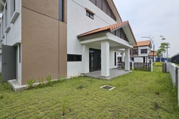 Setia Warisan Tropika (Belladonna)