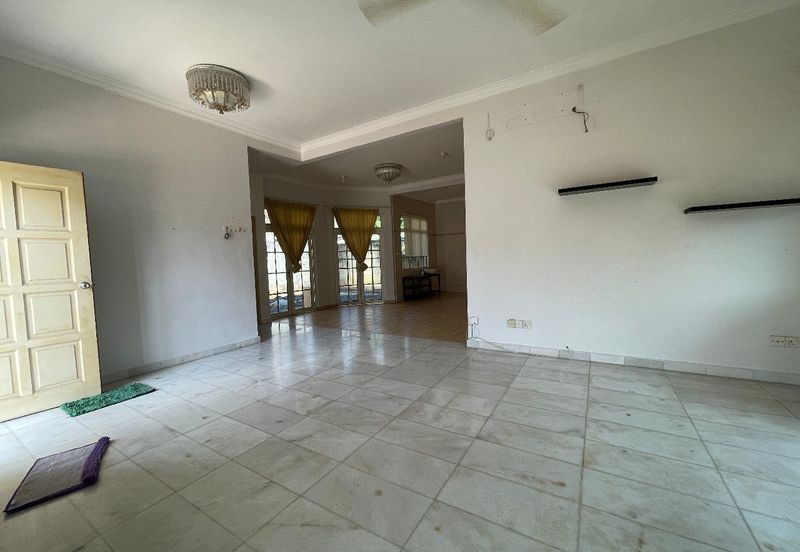 Jalan Warisan Mulia, Kota Warisan