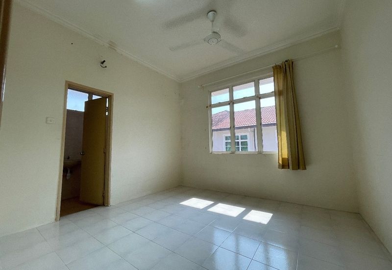 Jalan Warisan Mulia, Kota Warisan