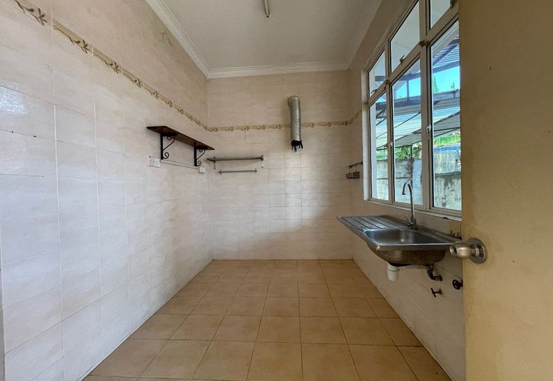 Jalan Warisan Mulia, Kota Warisan