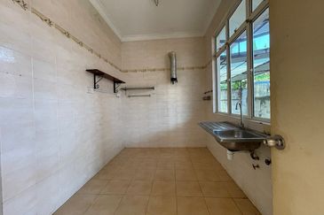 Jalan Warisan Mulia, Kota Warisan