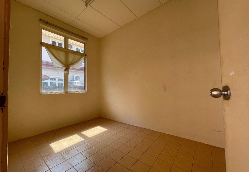 Jalan Warisan Mulia, Kota Warisan