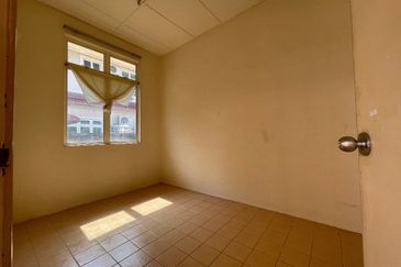 Jalan Warisan Mulia, Kota Warisan