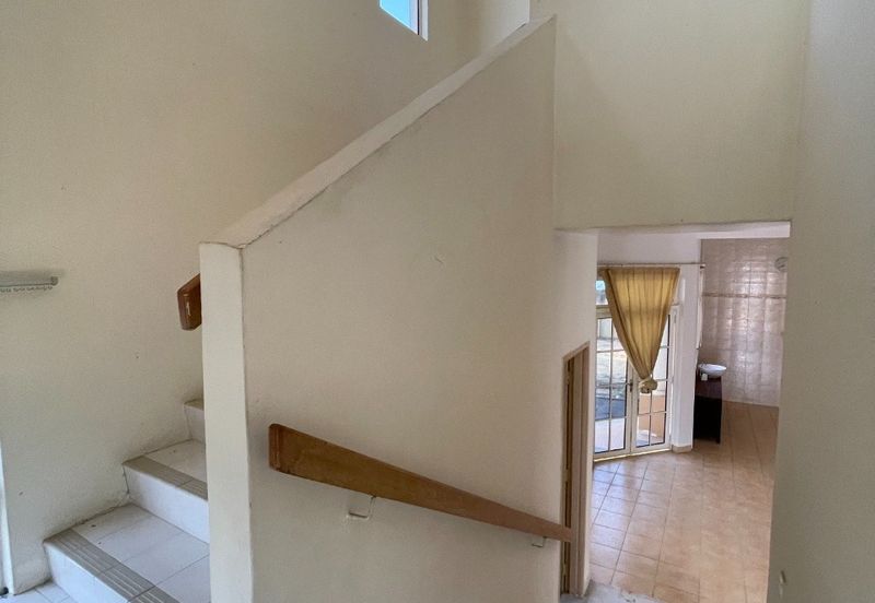 Jalan Warisan Mulia, Kota Warisan