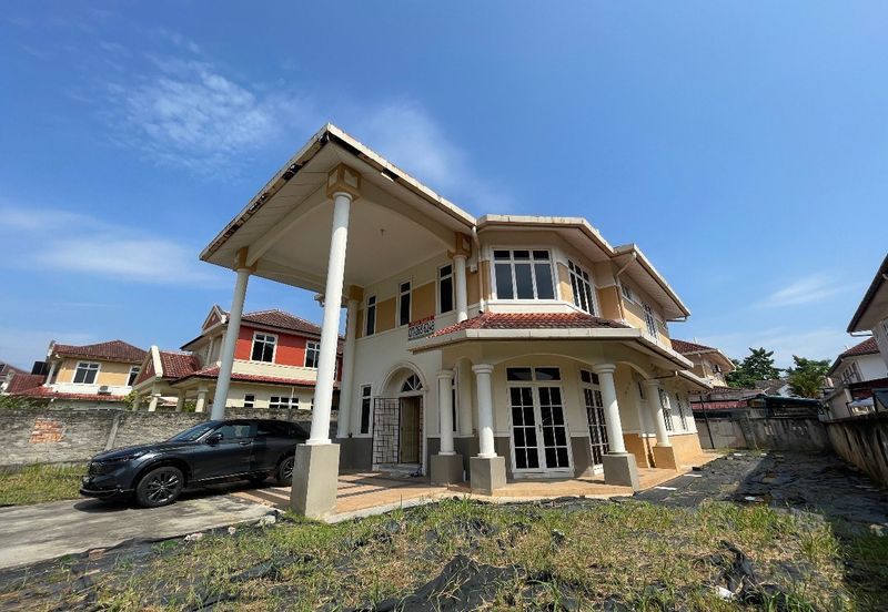 Jalan Warisan Mulia, Kota Warisan