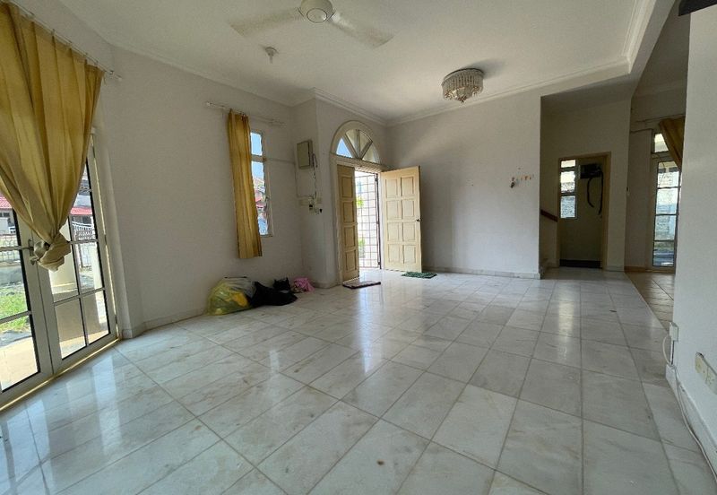 Jalan Warisan Mulia, Kota Warisan