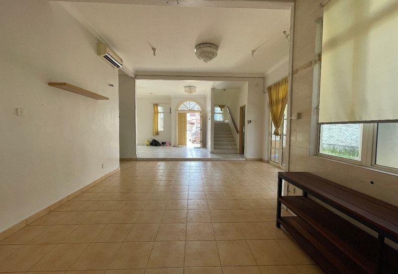 Jalan Warisan Mulia, Kota Warisan