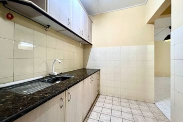 RENOVATED STRATA READY 🔥 Saujana Apartment Damansara Damai