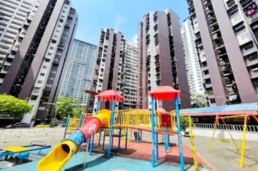 Kondo Rakyat (Desa Pantai Flat)