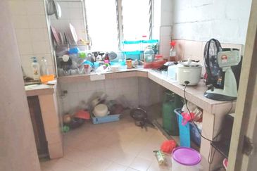 Kondo Rakyat (Desa Pantai Flat)