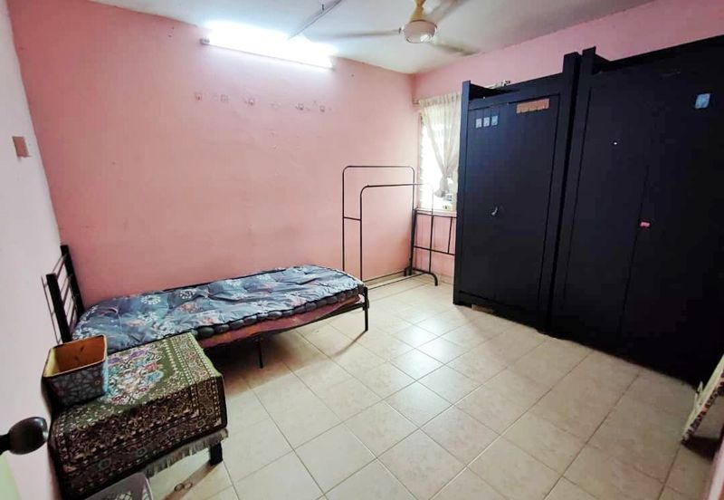 Kondo Rakyat (Desa Pantai Flat)